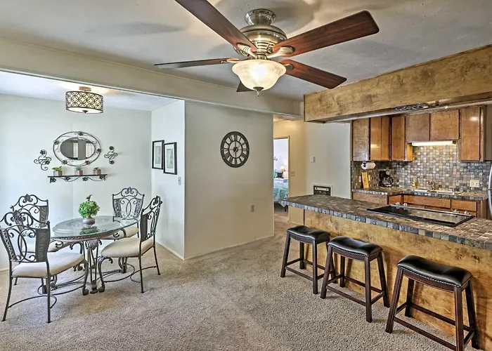 Restful Riverfront Retreat W/ Private Dock + Patio Ferienhaus *