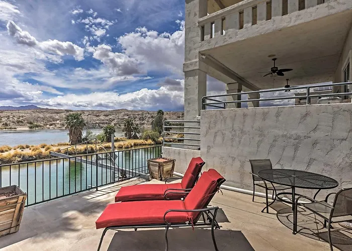 Сasa de vacaciones Restful Riverfront Retreat W/ Private Dock + Patio Bullhead City