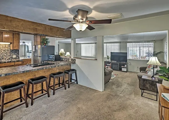 Restful Riverfront Retreat W/ Private Dock + Patio Ferienhaus *