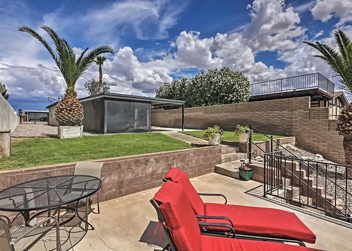 Restful Riverfront Retreat W/ Private Dock + Patio Сasa de vacaciones