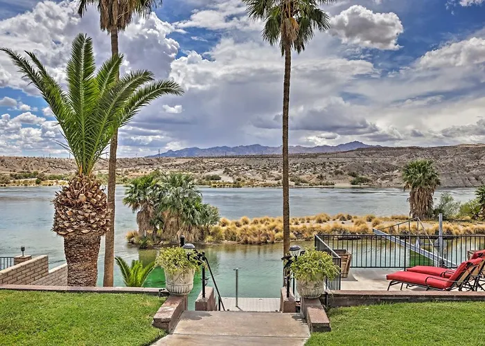 Restful Riverfront Retreat W/ Private Dock + Patio Ferienhaus