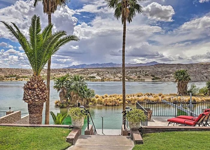 Dom wakacyjny Restful Riverfront Retreat W/ Private Dock + Patio Bullhead City