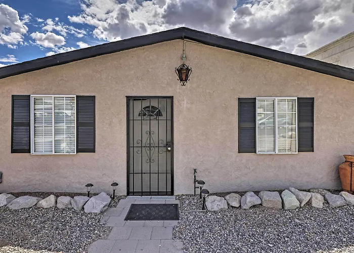 Restful Riverfront Retreat W/ Private Dock + Patio Dom wakacyjny