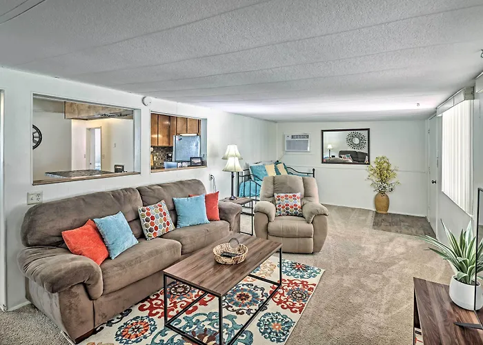 Restful Riverfront Retreat W/ Private Dock + Patio Dom wakacyjny