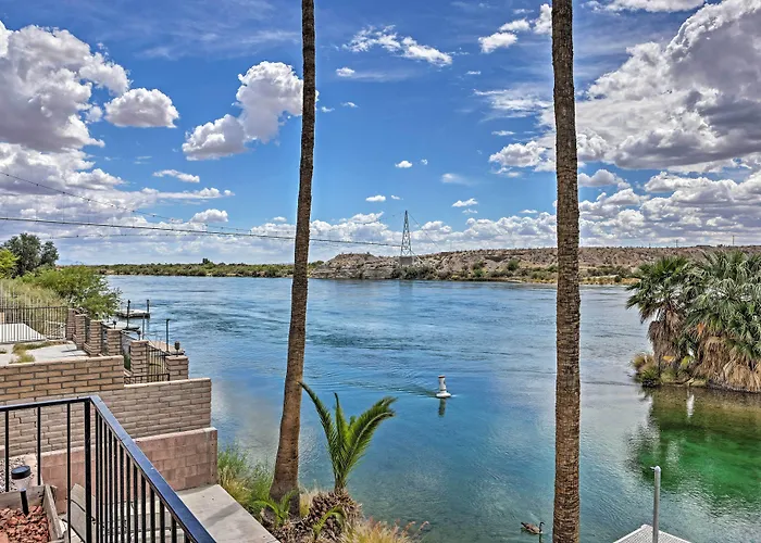 Dom wakacyjny Restful Riverfront Retreat W/ Private Dock + Patio